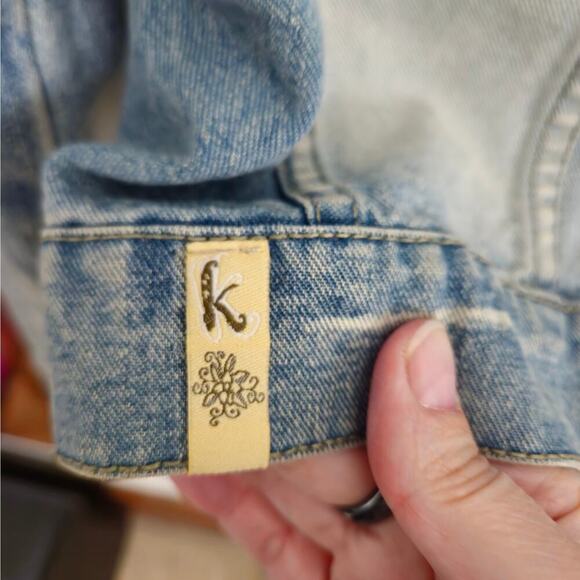 Rare Distressed Floral Embroidery Cropped Womens Denim Jacket Button Up Sz Small - Picture 5 of 6